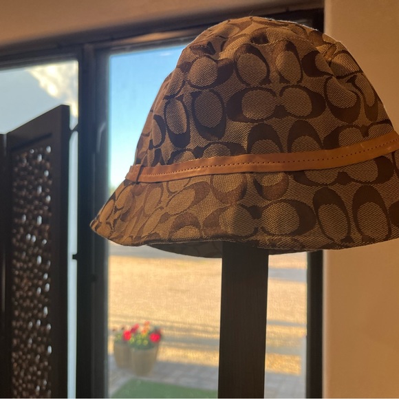 Classic Coach Small Hat - Picture 6 of 6